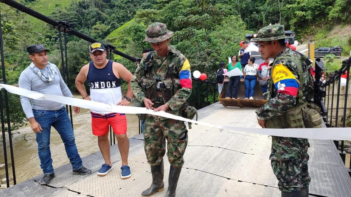 🚨 Controversia en El Tambo, Cauca: Las Disidencias de las FARC Construyen un Puente y Establecen Peaje Comunitario 🛤️💸