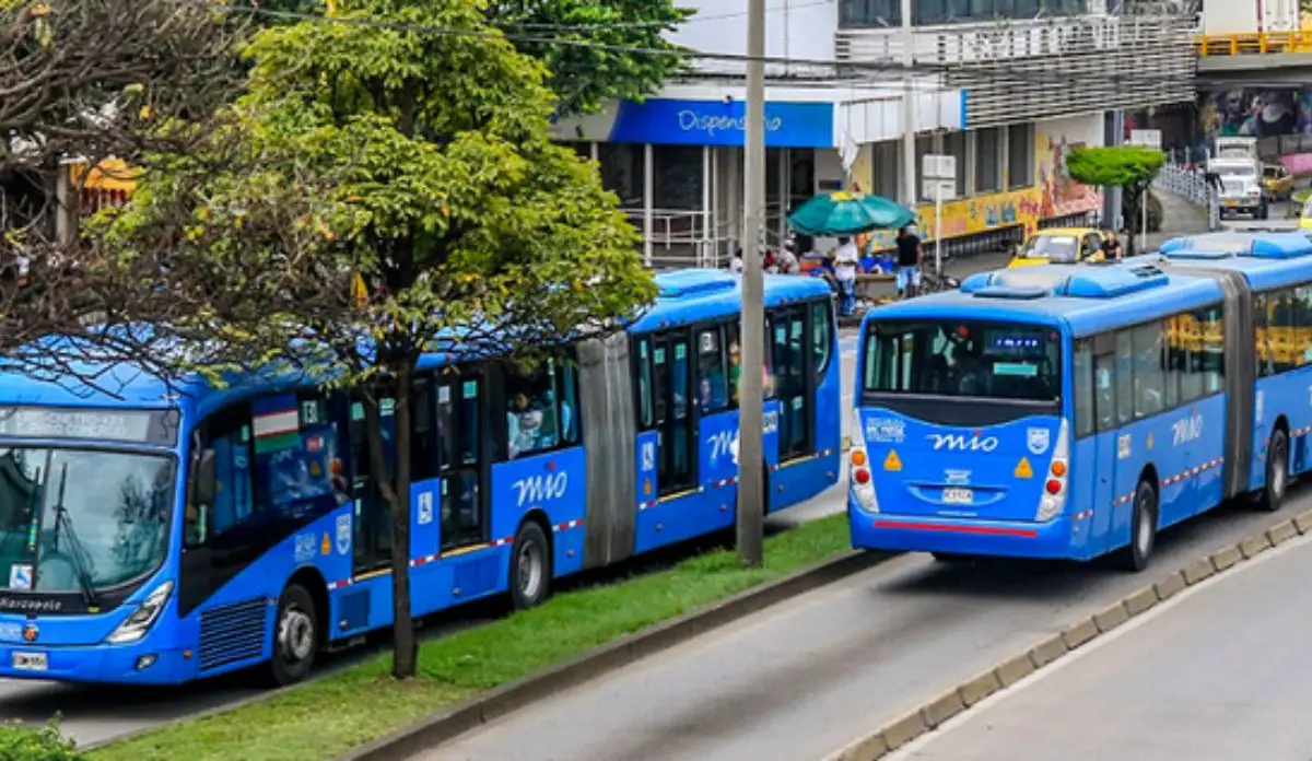 “MetroCali bajo la lupa: concejal Ana Erazo denuncia falta de transparencia y beneficios a privados”